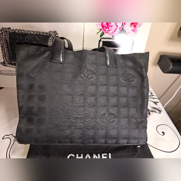 🔥EUC CHANEL VINTAGE TRAVEL LIGNE TOTE BAG - Picture 5 of 14